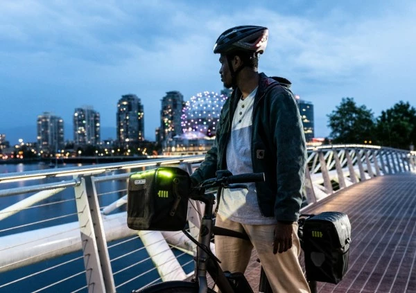 Ortlieb E-Glow Lenkertasche Für E-Bikes Black 5 Ortlieb E-Glow Lenkertasche Für E-Bikes Black – Bild 3